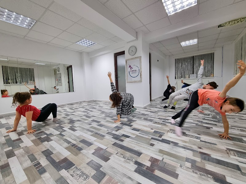 Dansul Mirilor - ANIRI Dance Bucuresti — fotografia 5